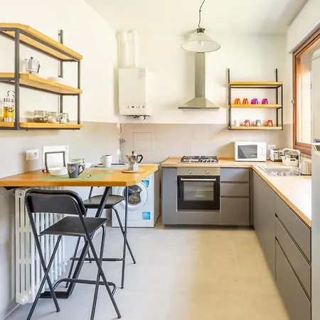 - Charming Flat With Garden Apartment *