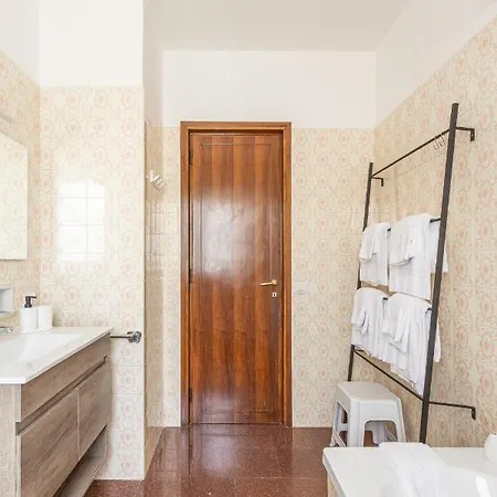 Apartment - Charming Flat With Garden *