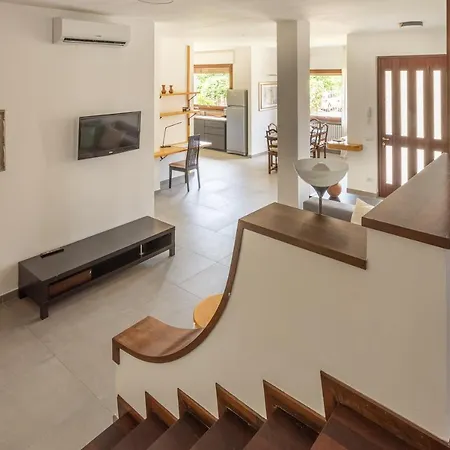 Apartment - Charming Flat With Garden