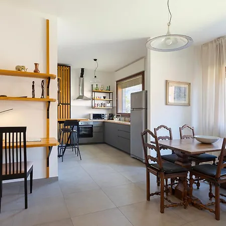 - Charming Flat With Garden Apartamento