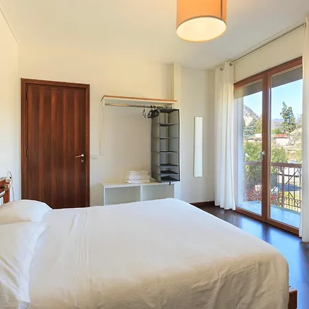 - Charming Flat With Garden Apartman *