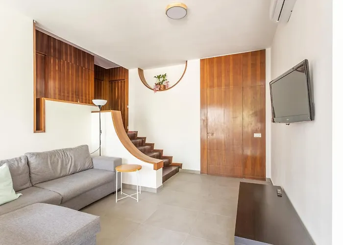 - Charming Flat With Garden *