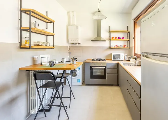 - Charming Flat With Garden Lejlighed *