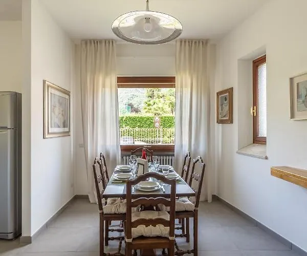 - Charming Flat With Garden Lejlighed *